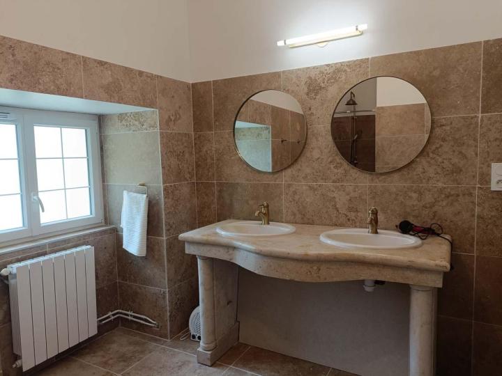 Découvrez le Gîte de Sabré Haut avec Gîtes en Quercy, votre refuge paisible au cœur du Quercy.