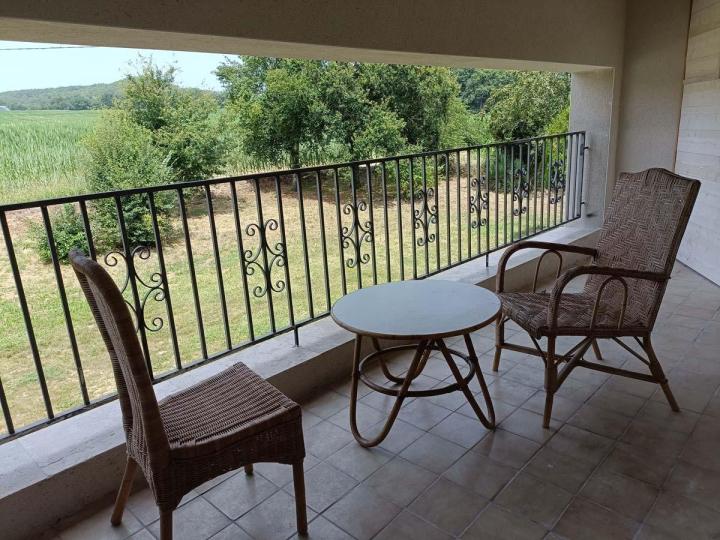 Découvrez le Gîte de Sabré Haut avec Gîtes en Quercy, votre refuge paisible au cœur du Quercy.