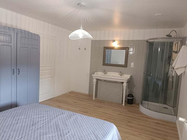 Découvrez le Gîte de Sabré Haut avec Gîtes en Quercy, votre refuge paisible au cœur du Quercy.