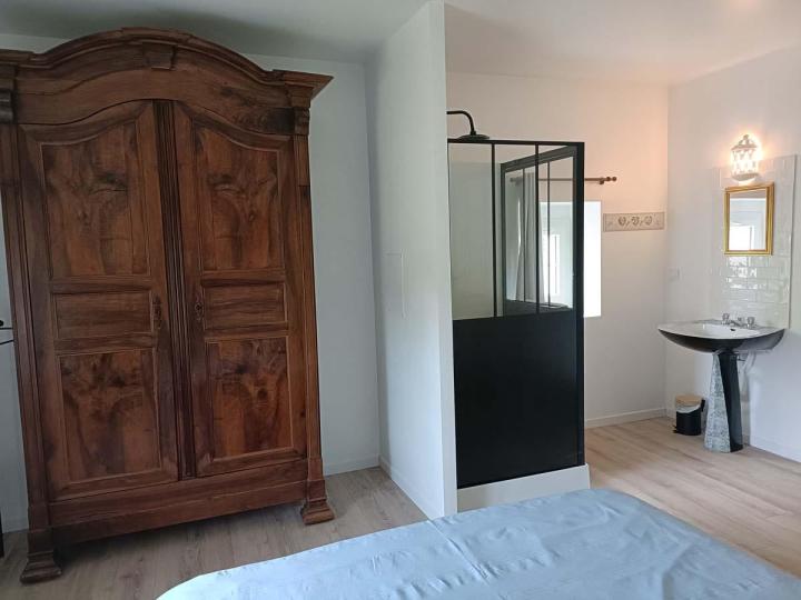 Découvrez le Gîte de Sabré Haut avec Gîtes en Quercy, votre refuge paisible au cœur du Quercy.