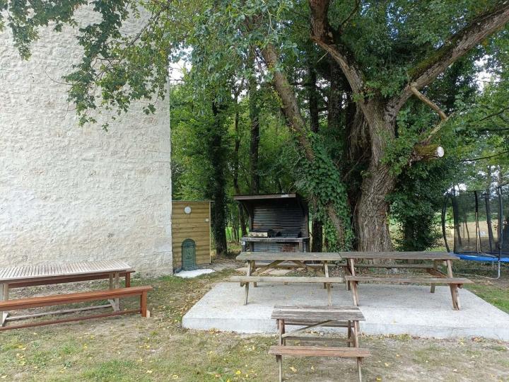 Découvrez le Gîte de Sabré Haut avec Gîtes en Quercy, votre refuge paisible au cœur du Quercy.
